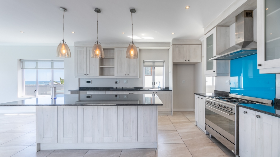 To Let 4 Bedroom Property for Rent in Bloubergstrand Western Cape